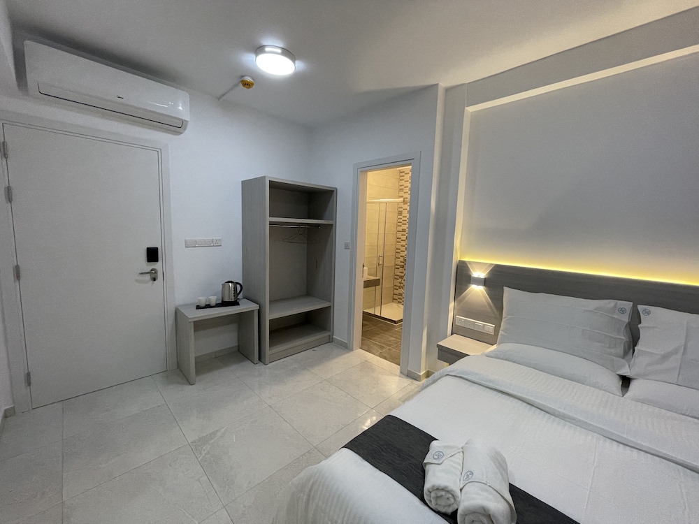 La Veranda Hotel — Hotel rooms in Larnaca, Larnaca Region