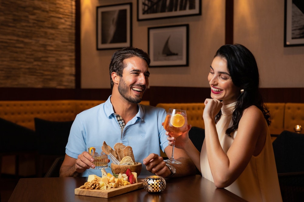 Al Jaddaf Rotana Suite Hotel — Restaurant & bars in Dubai