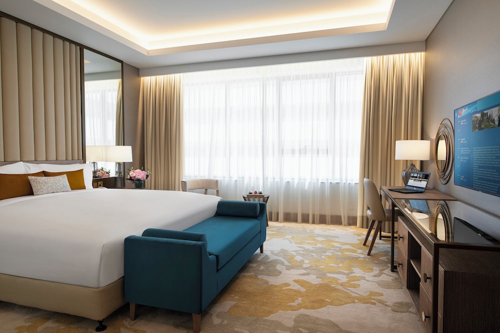 Al Jaddaf Rotana Suite Hotel — Hotel rooms in Dubai