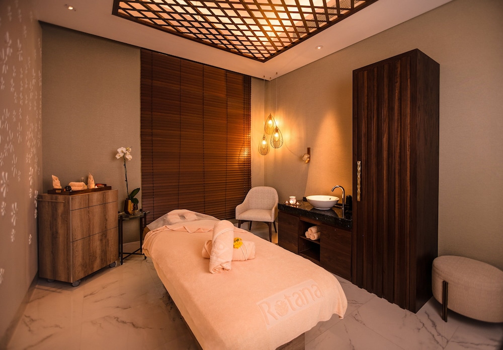 Al Jaddaf Rotana Suite Hotel — Hotel rooms in Dubai