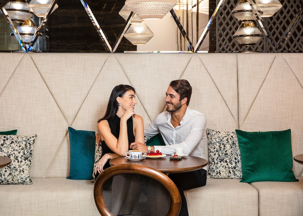 Al Jaddaf Rotana Suite Hotel — Restaurant & bars in Dubai