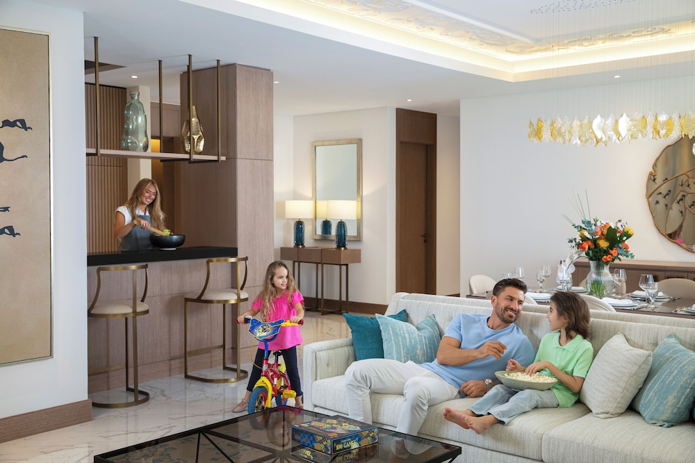 Al Jaddaf Rotana Suite Hotel — Hotel rooms in Dubai