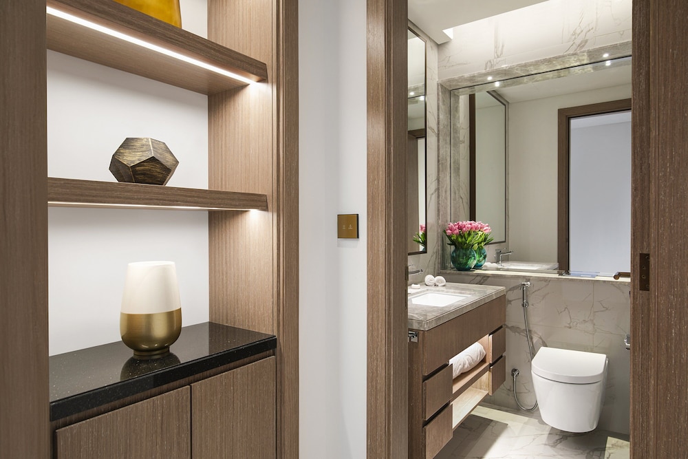 Al Jaddaf Rotana Suite Hotel — Hotel rooms in Dubai