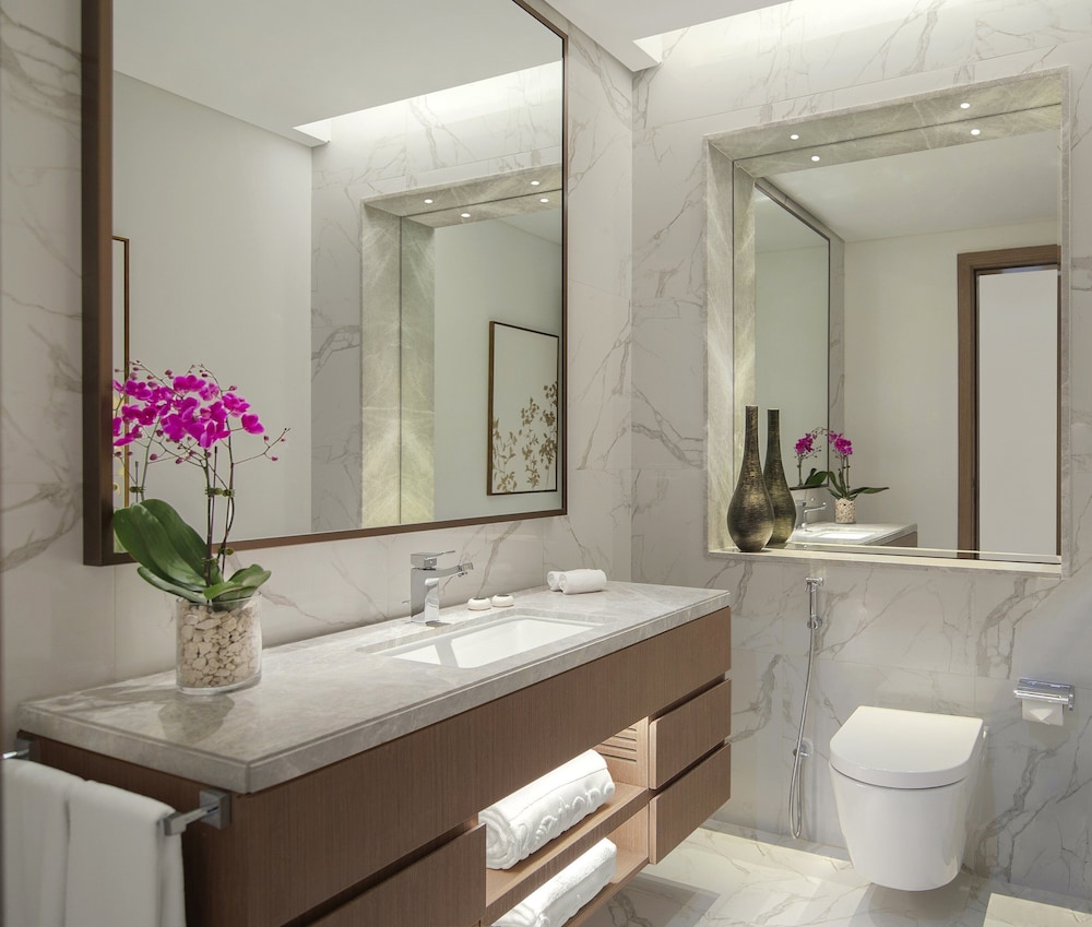 Al Jaddaf Rotana Suite Hotel — Hotel rooms in Dubai