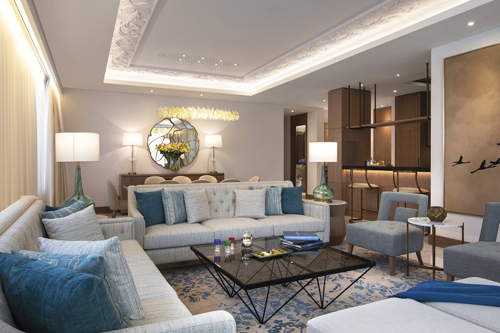 Al Jaddaf Rotana Suite Hotel — Hotel rooms in Dubai
