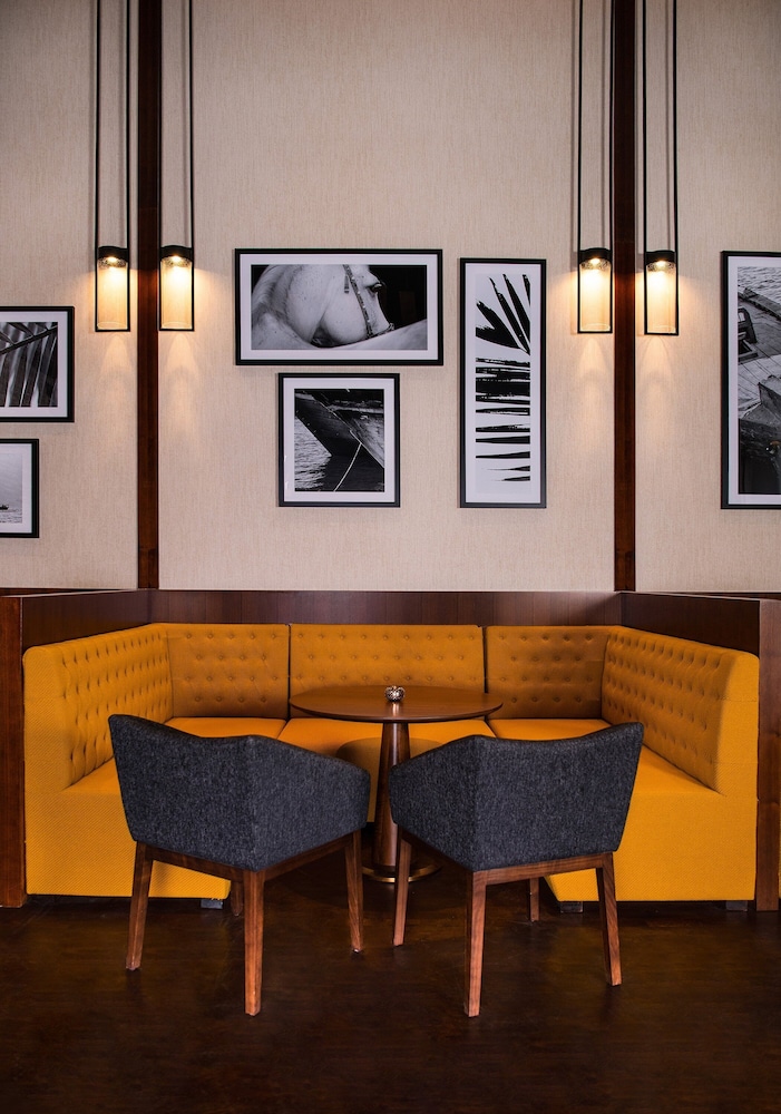 Al Jaddaf Rotana Suite Hotel — Restaurant & bars in Dubai