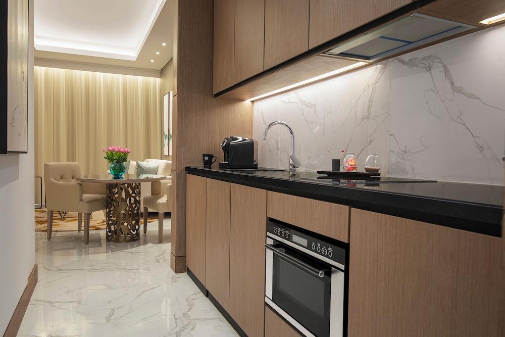 Al Jaddaf Rotana Suite Hotel — Hotel rooms in Dubai