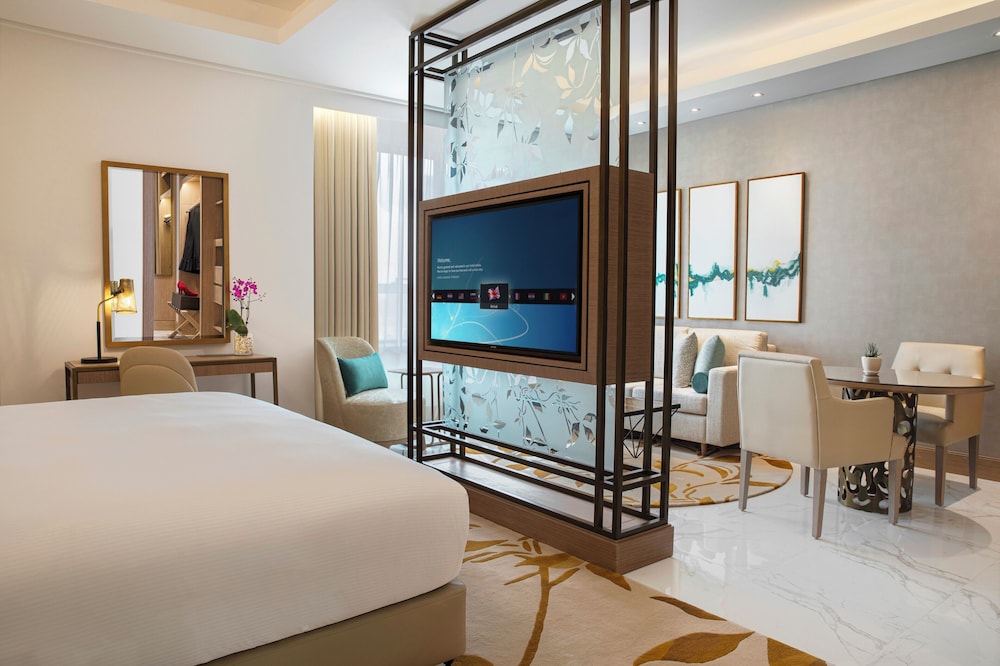 Al Jaddaf Rotana Suite Hotel — Hotel rooms in Dubai