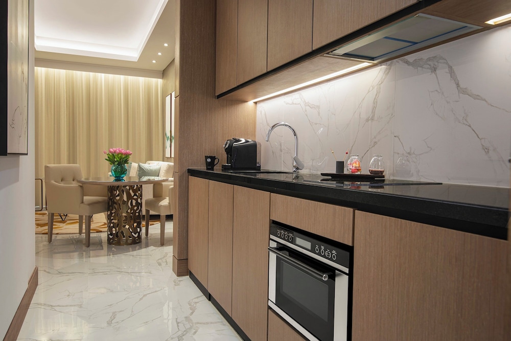 Al Jaddaf Rotana Suite Hotel — Hotel rooms in Dubai