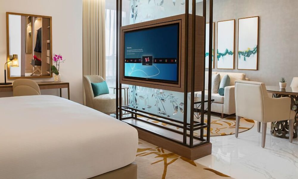 Al Jaddaf Rotana Suite Hotel — Hotel rooms in Dubai