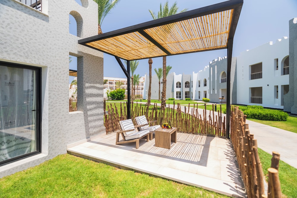 SUNRISE Tucana Resort -Grand Select- — Hotel building in Makadi Bay, Red Sea