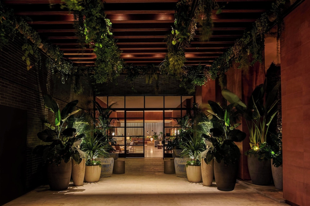 The Hollywood Grande, Autograph Collection — Restaurant & bars in Los Angeles, California