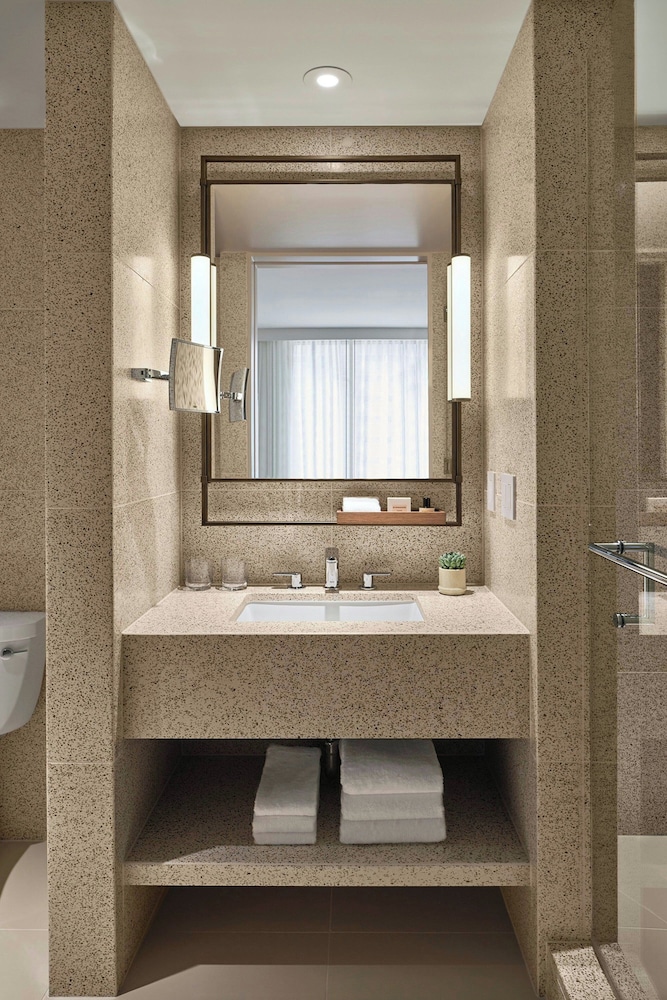 The Hollywood Grande, Autograph Collection — Hotel rooms in Los Angeles, California