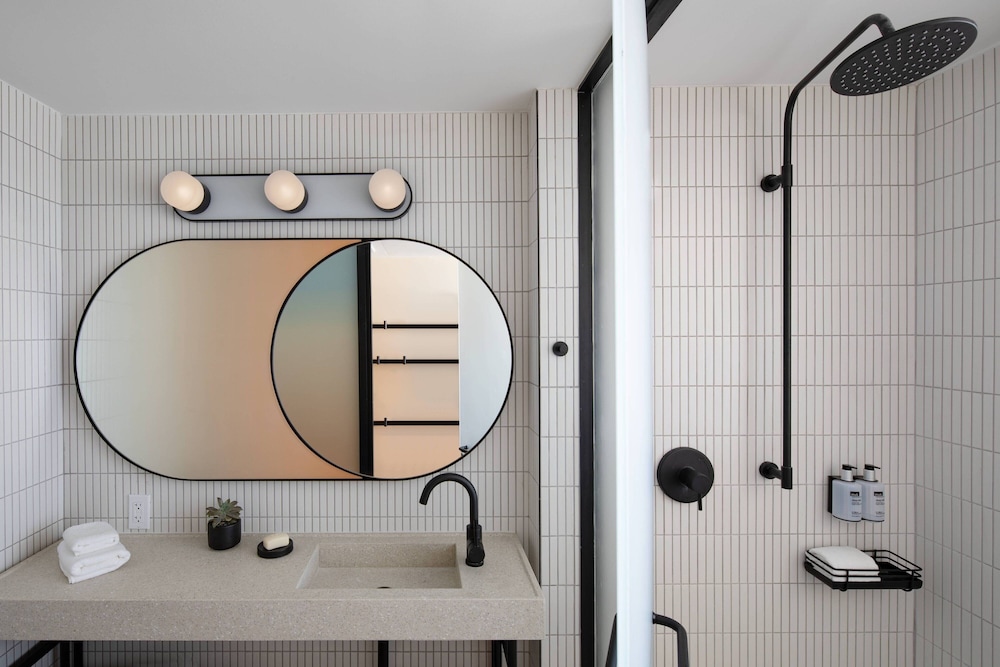 Moxy Miami South Beach — Hotel rooms in Miami, Florida