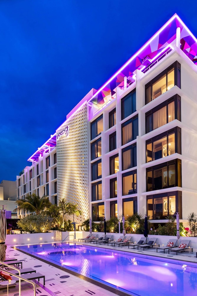 Moxy Miami South Beach — Hotel building in Miami, Florida