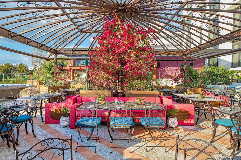 Moxy Miami South Beach — Restaurant & bars in Miami, Florida