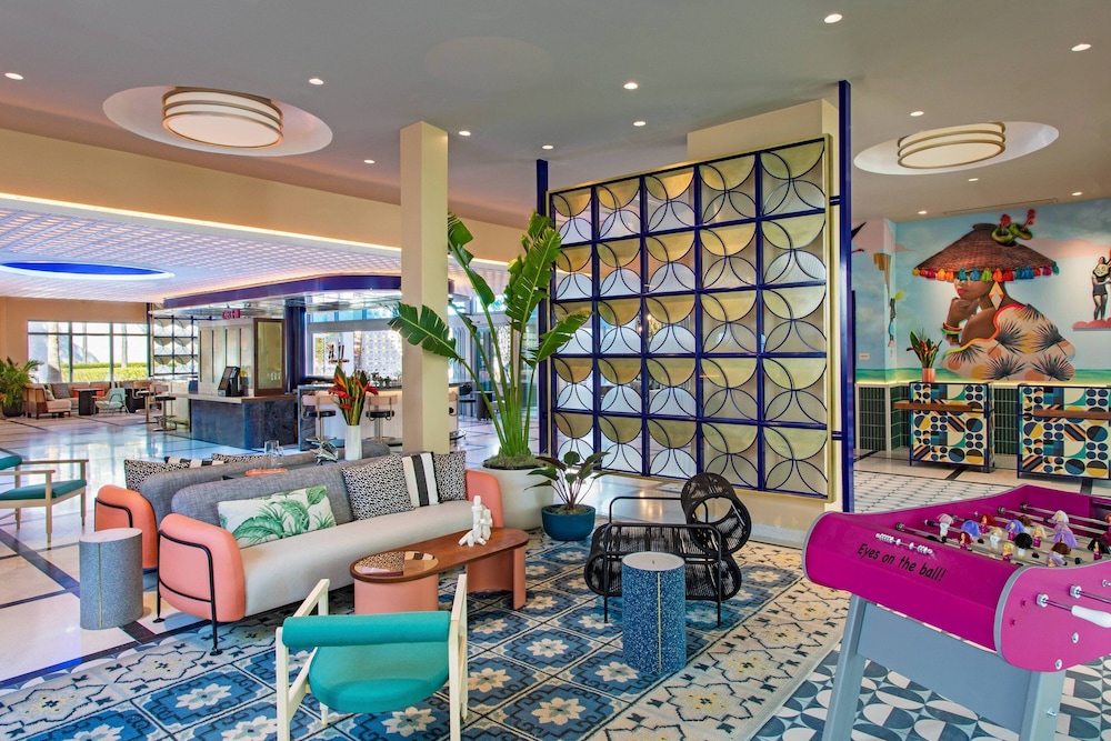 Moxy Miami South Beach — Restaurant & bars in Miami, Florida