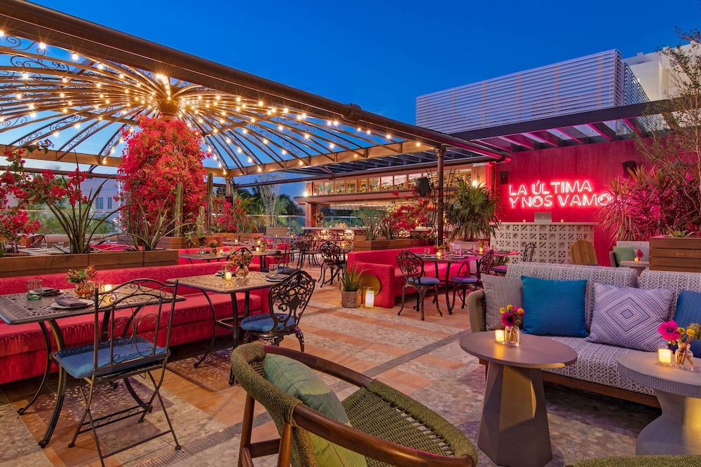 Moxy Miami South Beach — Restaurant & bars in Miami, Florida
