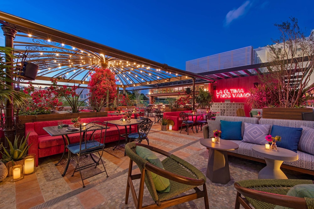 Moxy Miami South Beach — Restaurant & bars in Miami, Florida