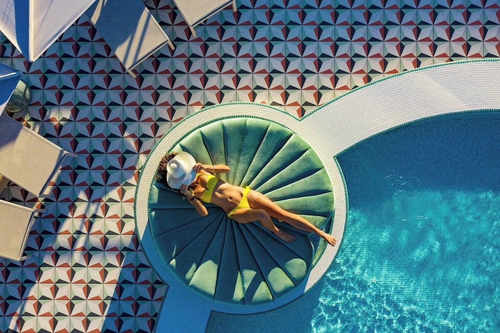 Moxy Miami South Beach — Swimming pool in Miami, Florida