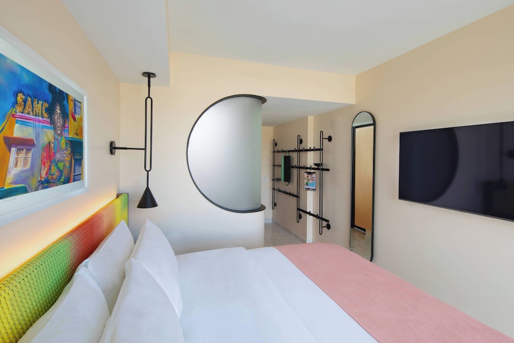 Moxy Miami South Beach — Hotel rooms in Miami, Florida