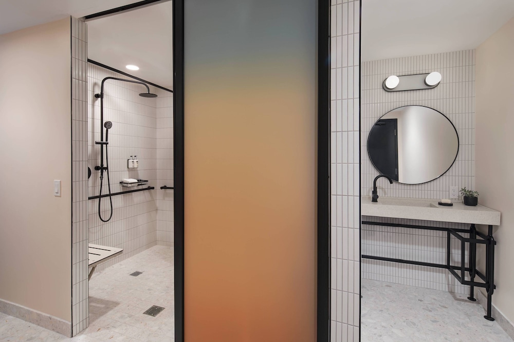 Moxy Miami South Beach — Hotel rooms in Miami, Florida