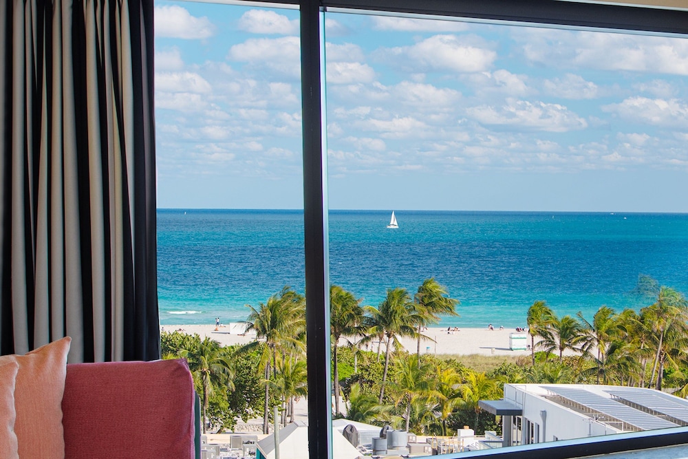 Moxy Miami South Beach — Hotel rooms in Miami, Florida