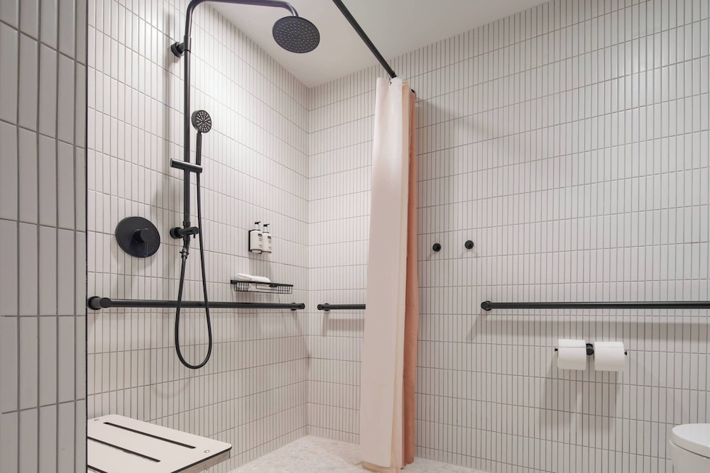 Moxy Miami South Beach — Hotel rooms in Miami, Florida