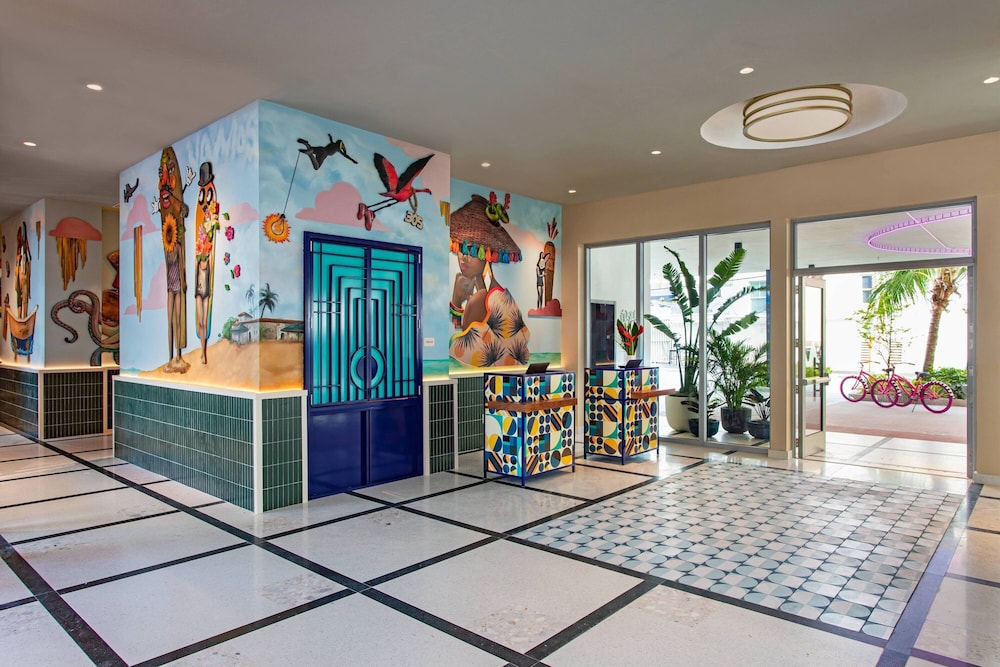 Moxy Miami South Beach — Hotel building in Miami, Florida