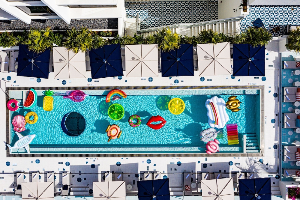 Moxy Miami South Beach — Swimming pool in Miami, Florida