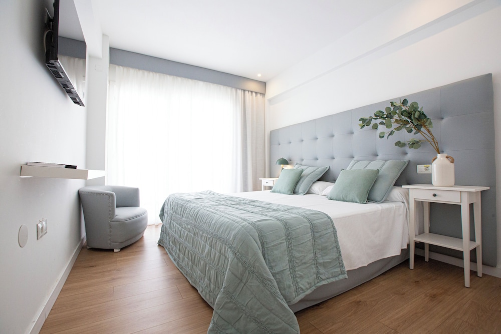 Hotel Fleming Playa Poniente — Hotel rooms in Benidorm, Valencian Community