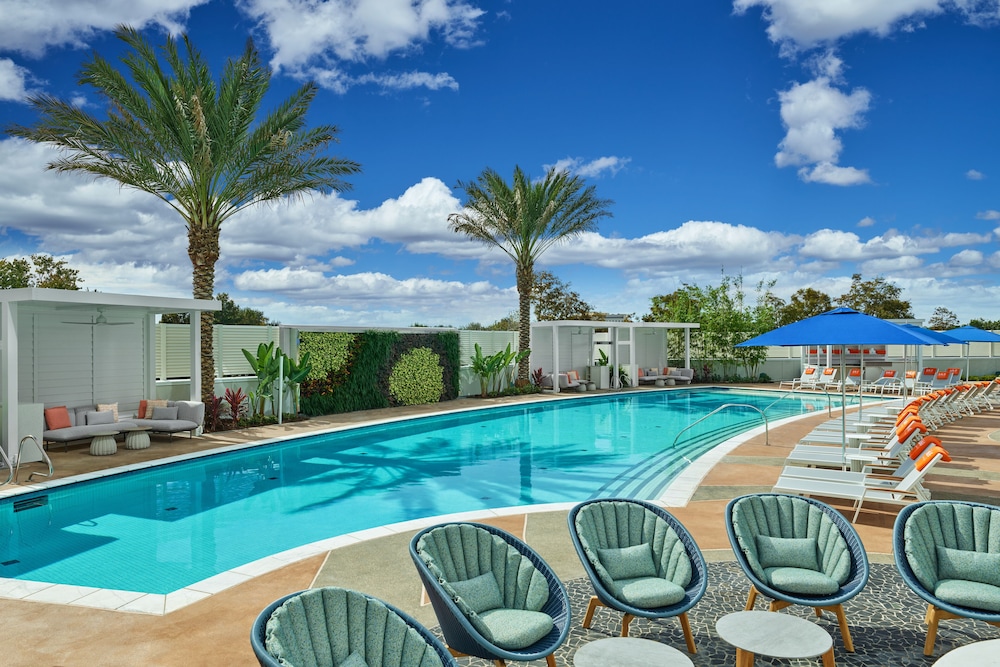 Walt Disney World Swan Reserve — Swimming pool in Walt Disney World Resort, Florida