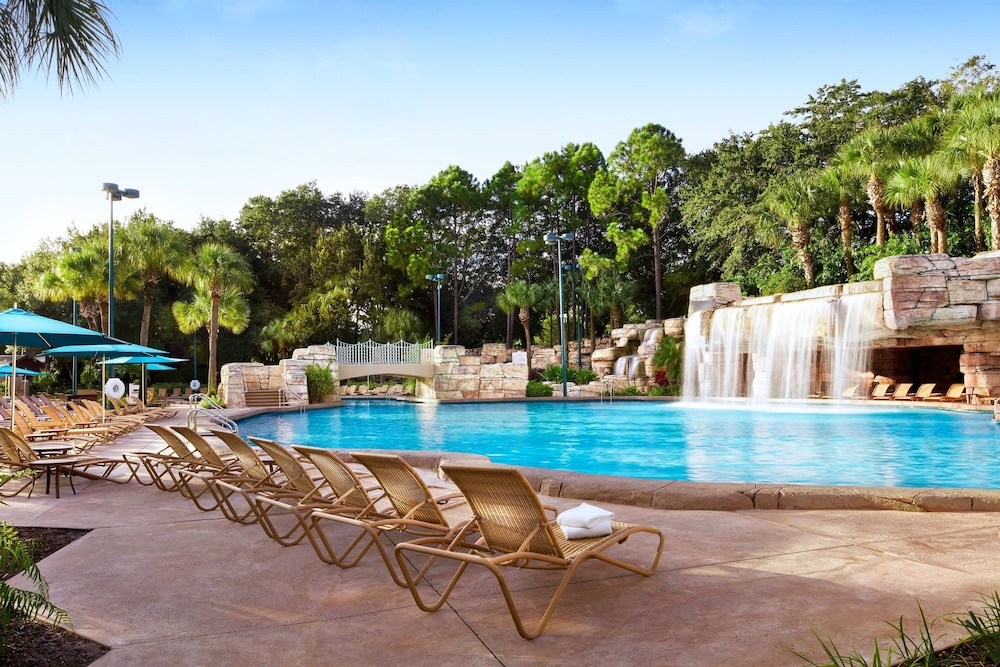 Walt Disney World Swan Reserve — Swimming pool in Walt Disney World Resort, Florida