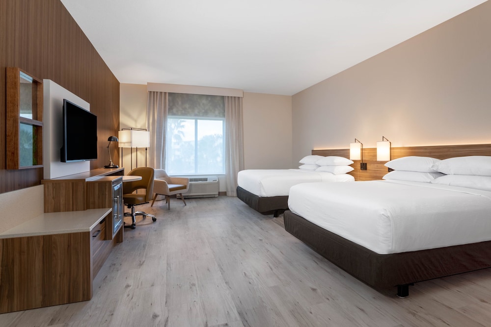 Wyndham Garden Orlando Universal / I Drive — Hotel rooms in Orlando, Florida