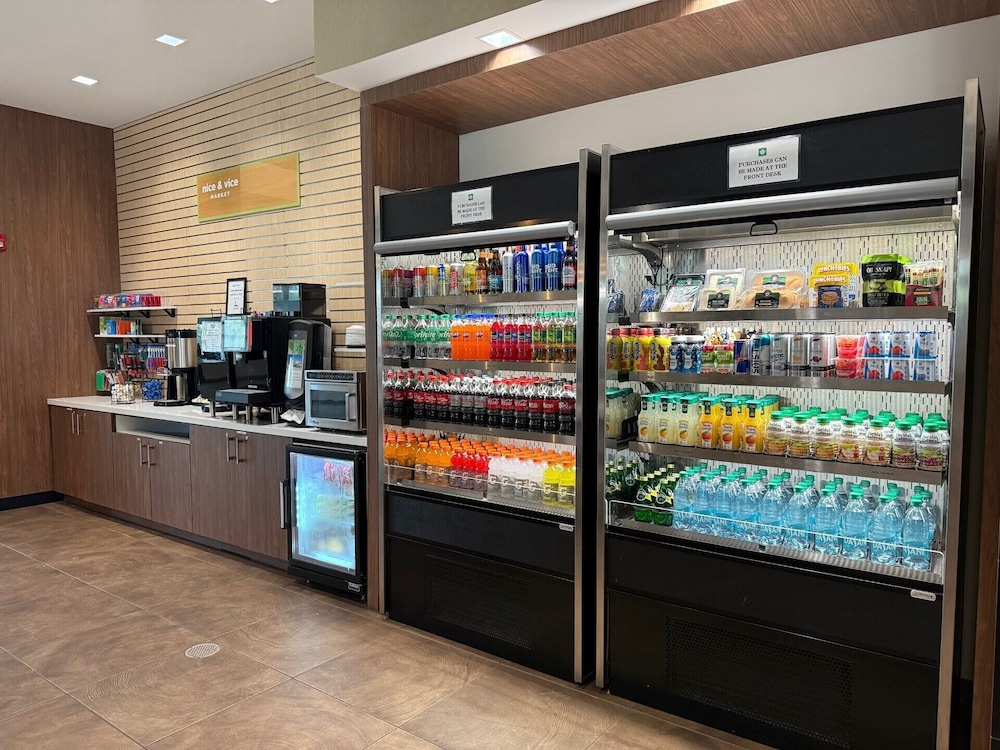 Wyndham Garden Orlando Universal / I Drive — Restaurant & bars in Orlando, Florida