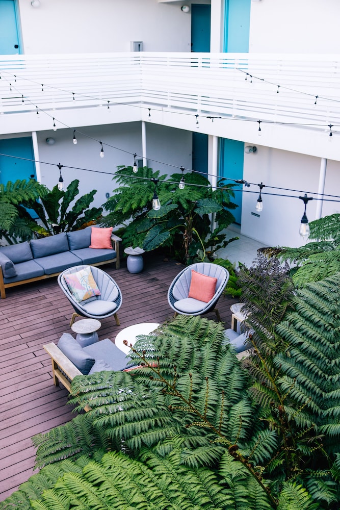 Kimpton Shorebreak Fort Lauderdale Beach Resort by IHG — Hotel building in Fort Lauderdale, Florida