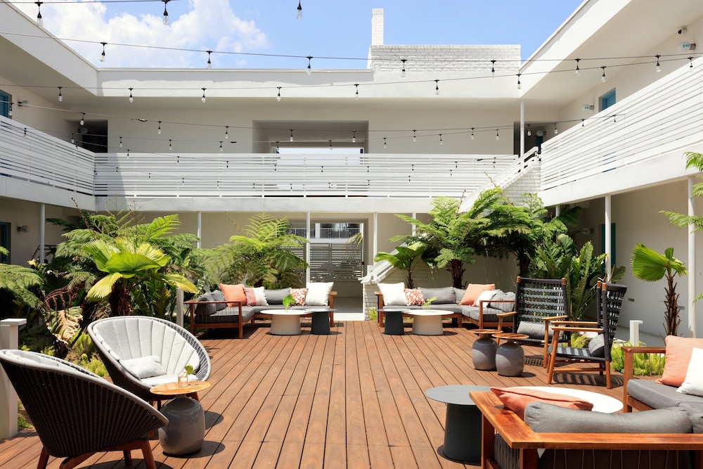 Kimpton Shorebreak Fort Lauderdale Beach Resort by IHG — Hotel building in Fort Lauderdale, Florida