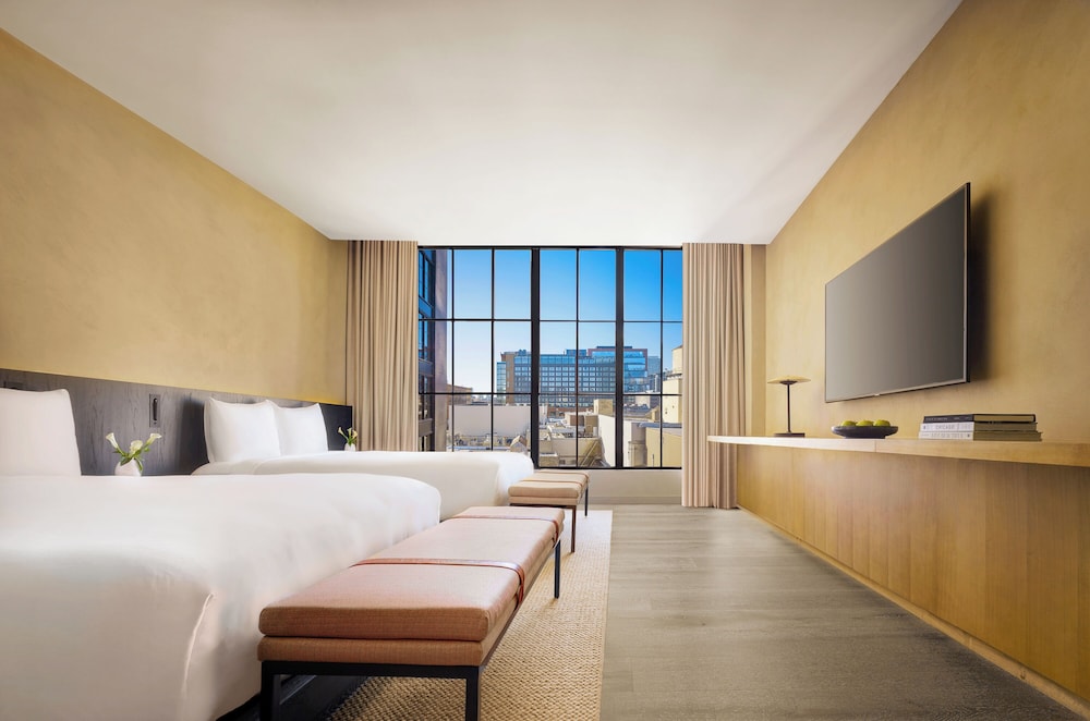 Nobu Hotel Chicago — Hotel rooms in Chicago, Illinois