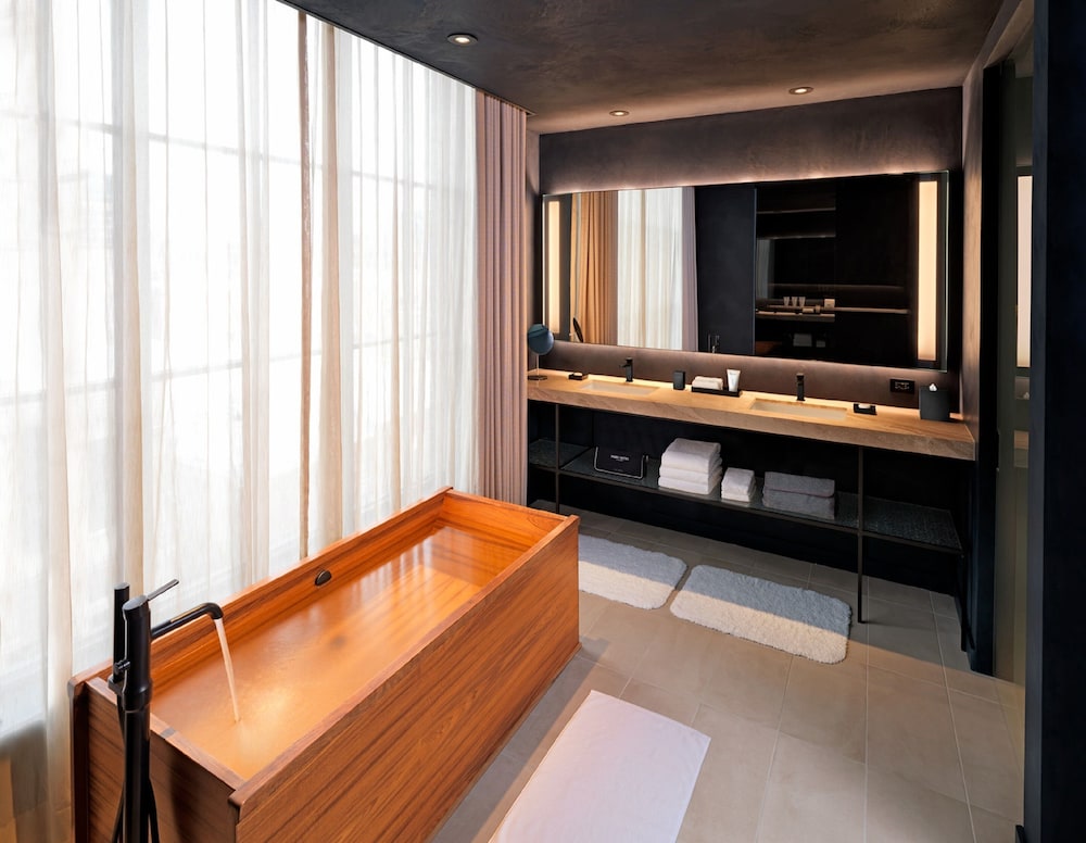 Nobu Hotel Chicago — Hotel rooms in Chicago, Illinois
