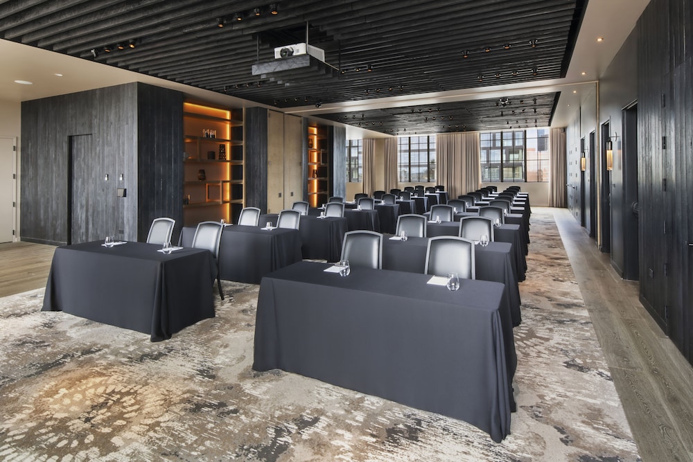 Nobu Hotel Chicago — Hotel building in Chicago, Illinois
