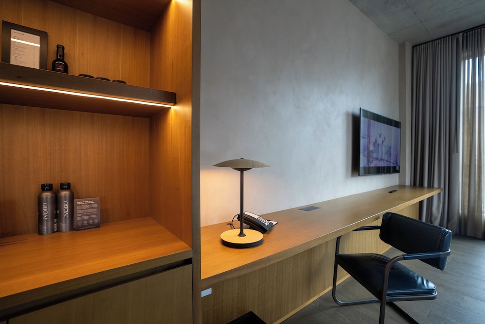 Nobu Hotel Chicago — Hotel rooms in Chicago, Illinois