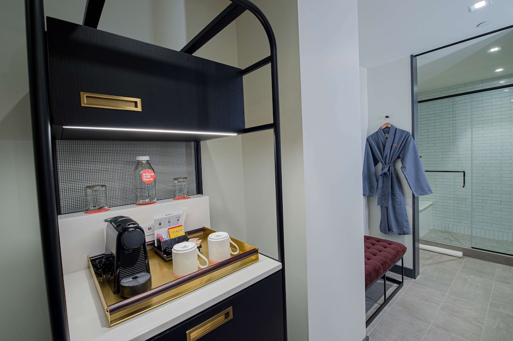 Canopy by Hilton Jersey City Arts District — Hotel rooms in Jersey City, New York State