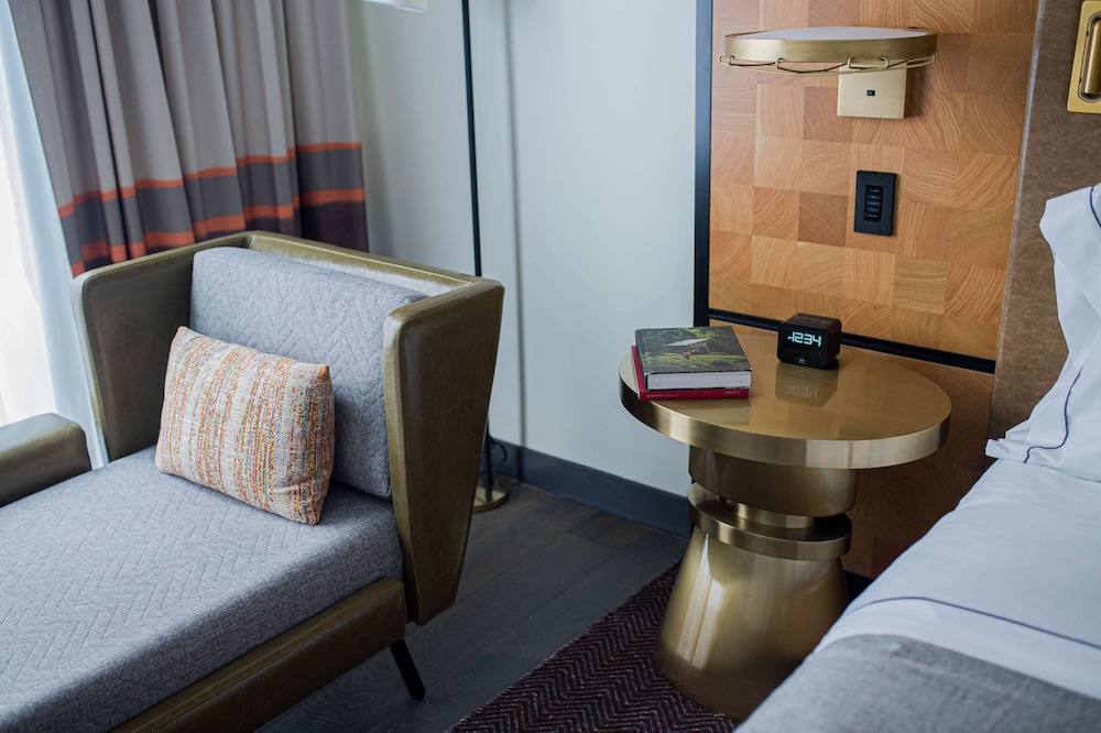 Canopy by Hilton Jersey City Arts District — Hotel rooms in Jersey City, New York State
