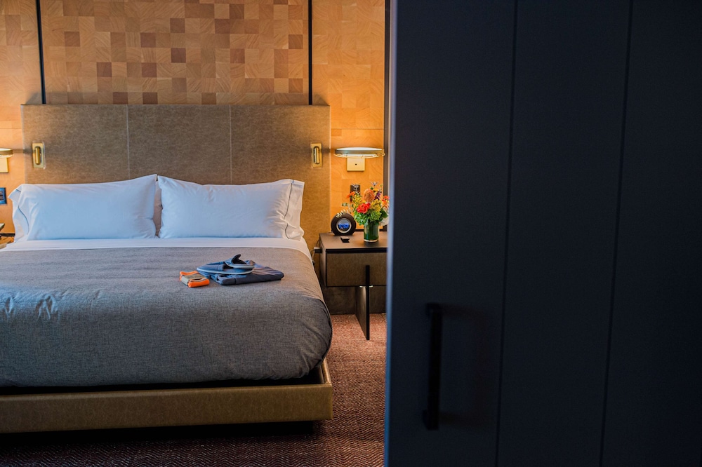 Canopy by Hilton Jersey City Arts District — Hotel rooms in Jersey City, New York State