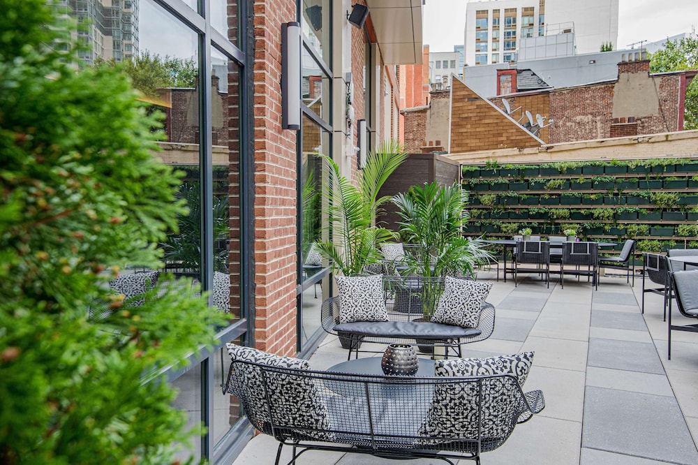 Canopy by Hilton Jersey City Arts District — Hotel building in Jersey City, New York State