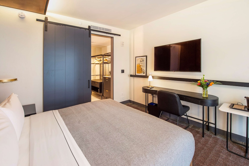 Canopy by Hilton Jersey City Arts District — Hotel rooms in Jersey City, New York State