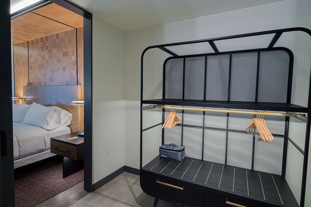 Canopy by Hilton Jersey City Arts District — Hotel rooms in Jersey City, New York State
