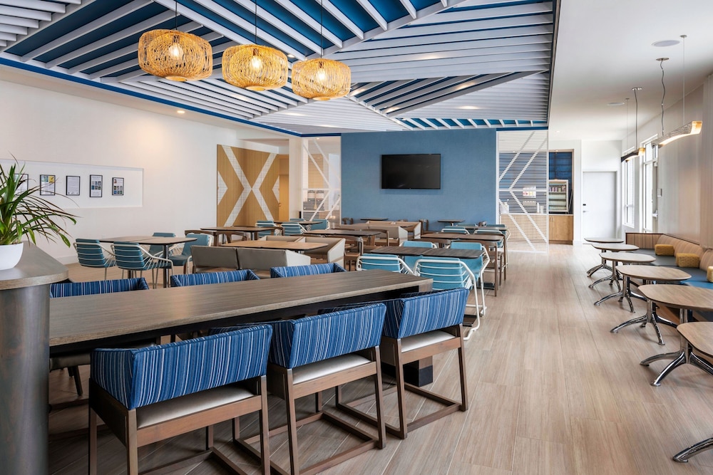 SpringHill Suites by Marriott Amelia Island — Restaurant & bars in Amelia Island, Florida