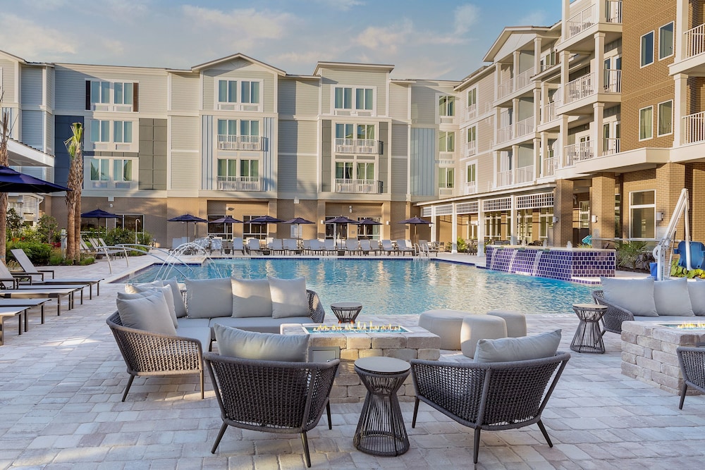 Courtyard by Marriott Amelia Island — Swimming pool in Amelia Island, Florida