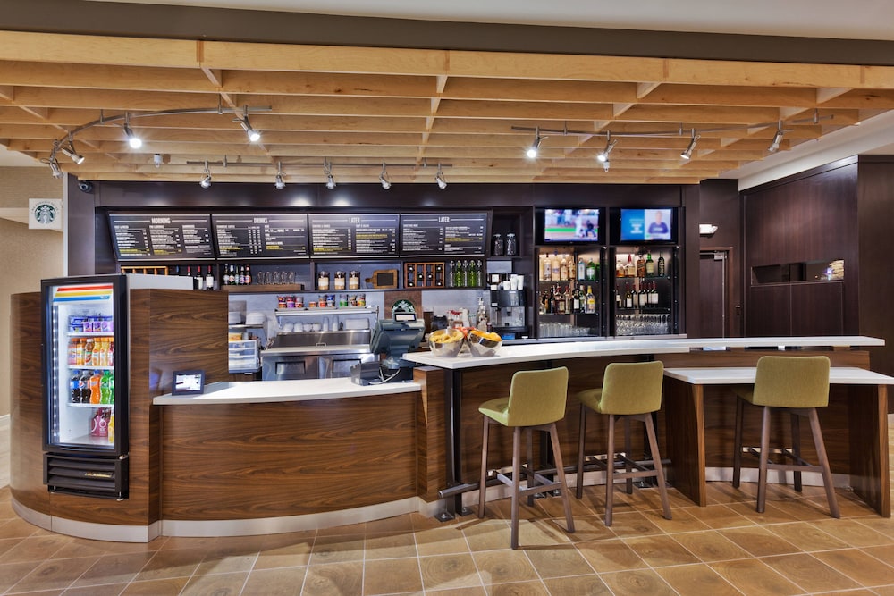 Courtyard by Marriott Amelia Island — Restaurant & bars in Amelia Island, Florida